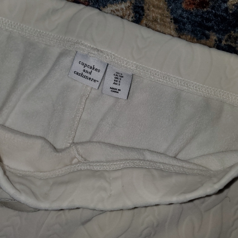 Cupcakes & Cashmere Ivory Knit Joggers - Picture 2 of 11